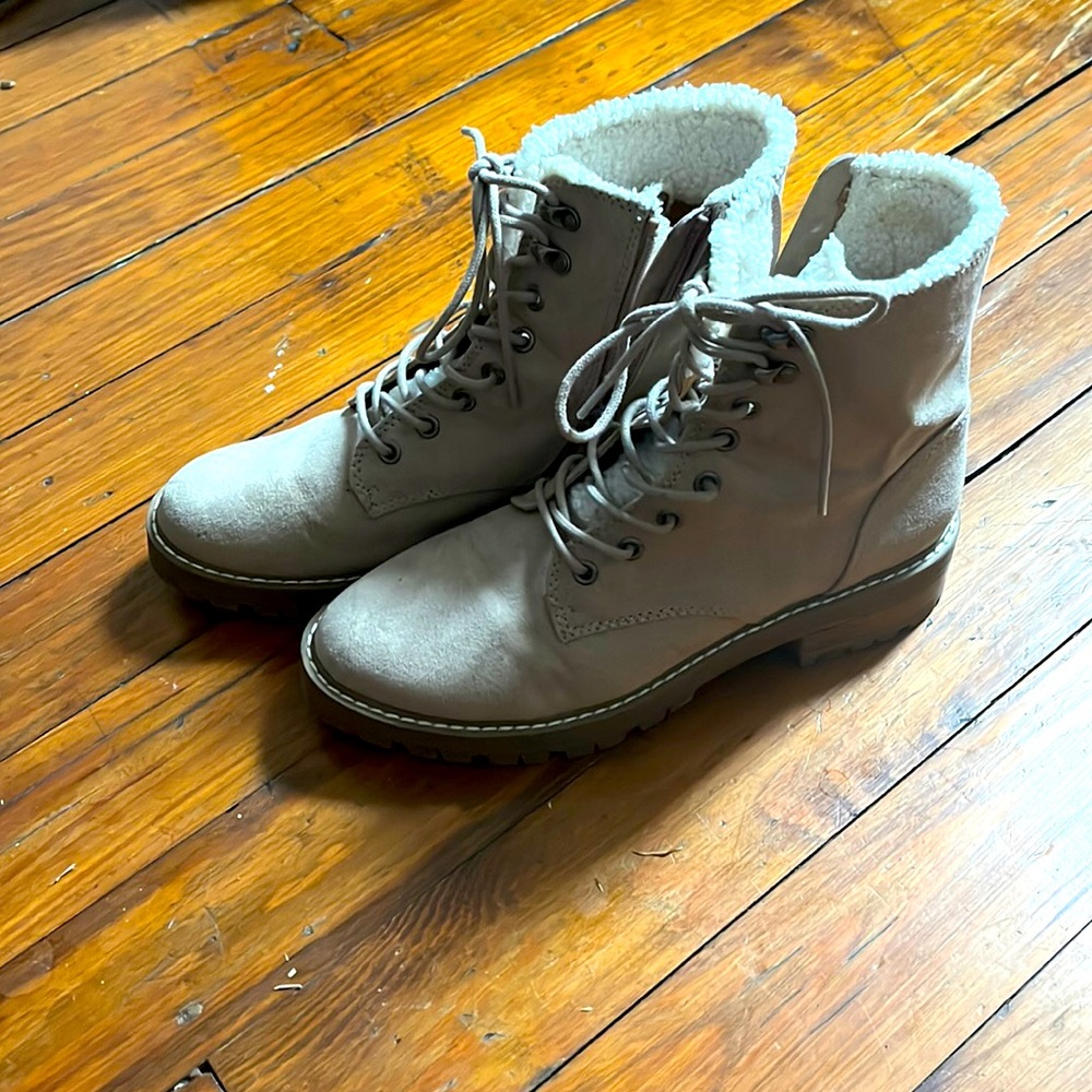 Combat boots